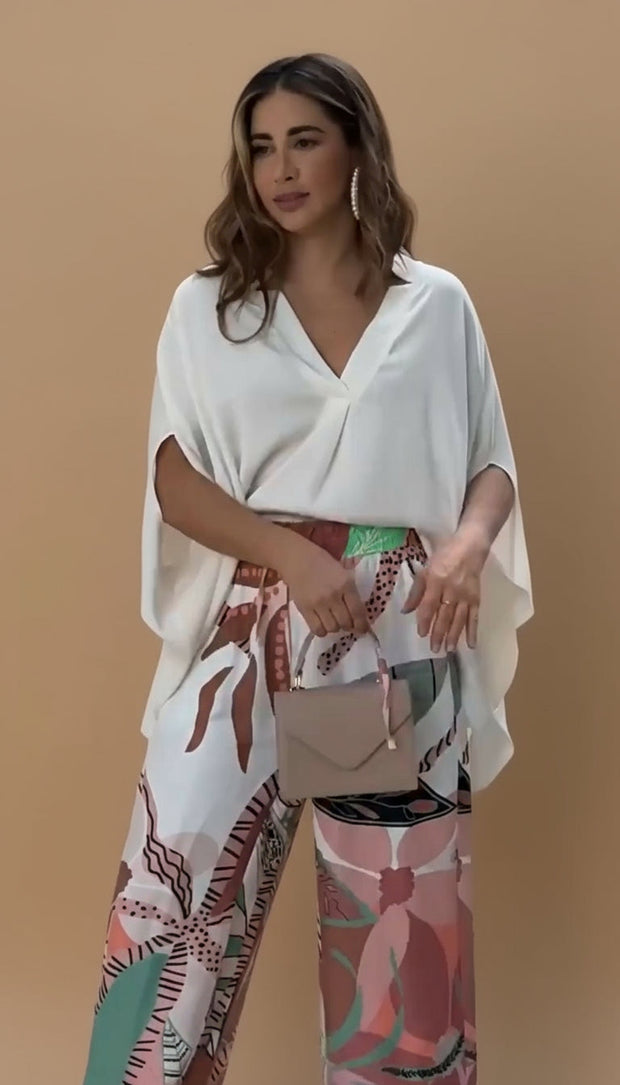 Blusa Bianca + Pantaloni Stampati
