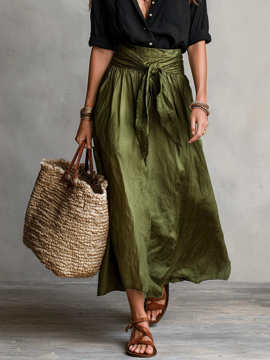 Vera - Conjunto de camiseta negra y falda midi verde oliva